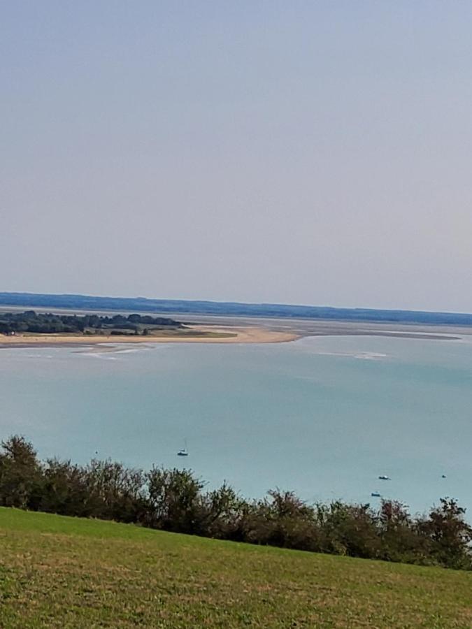 Chez Jollyjune, A Moins D'Une Heure Du Mont Saint Michel Champeaux Εξωτερικό φωτογραφία