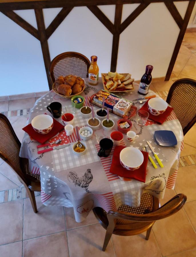 Chez Jollyjune, A Moins D'Une Heure Du Mont Saint Michel Champeaux Εξωτερικό φωτογραφία