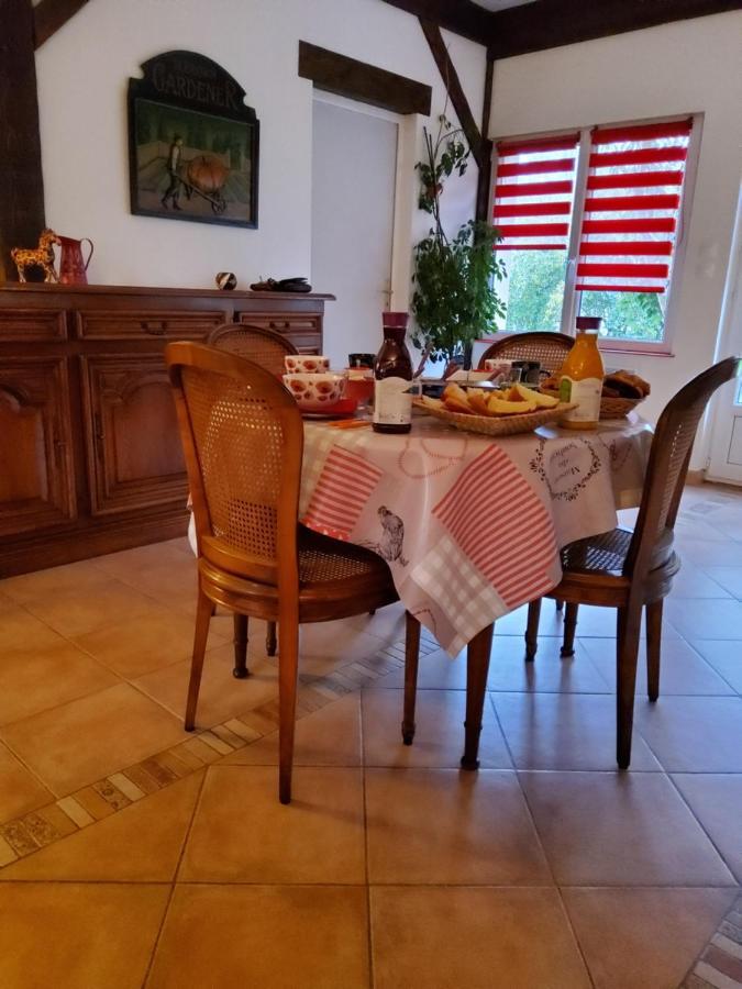 Chez Jollyjune, A Moins D'Une Heure Du Mont Saint Michel Champeaux Εξωτερικό φωτογραφία